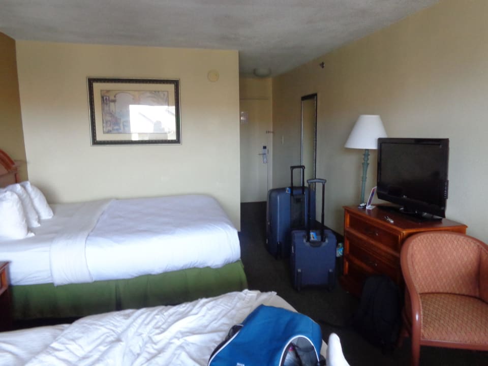 Zimmer zweckmäßig, aber abgenutzt Hotel Holiday Isle Oceanfront Resort