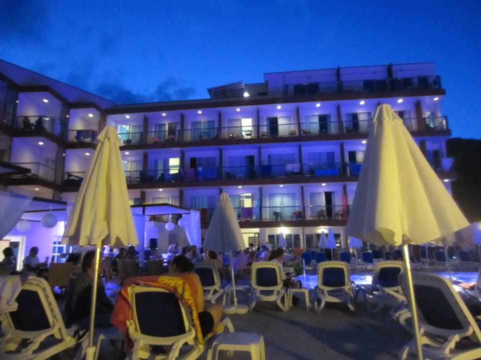 Außenansicht Hotel Clumba