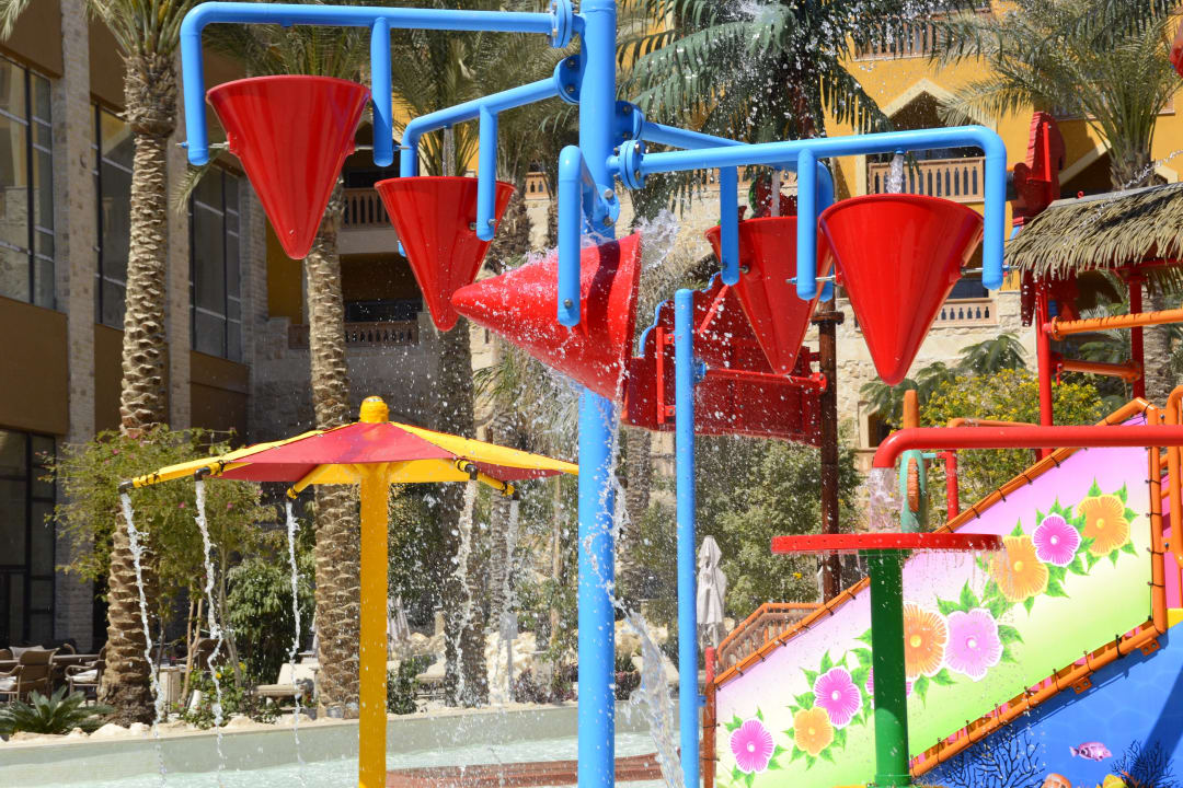 Werden mit Wasser befüllt Grand Waterworld Makadi