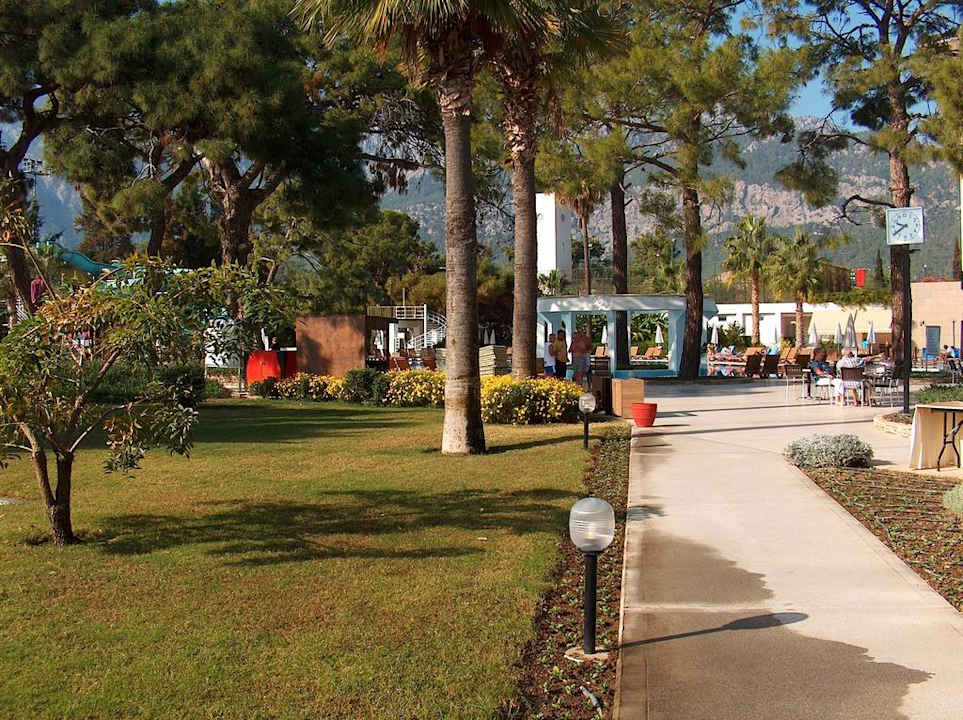 Gartenanlage und Poolanlage Kilikya Palace Göynük