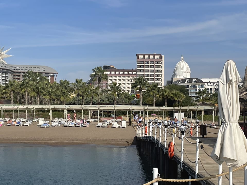 Strand Saturn Palace Resort Hotel