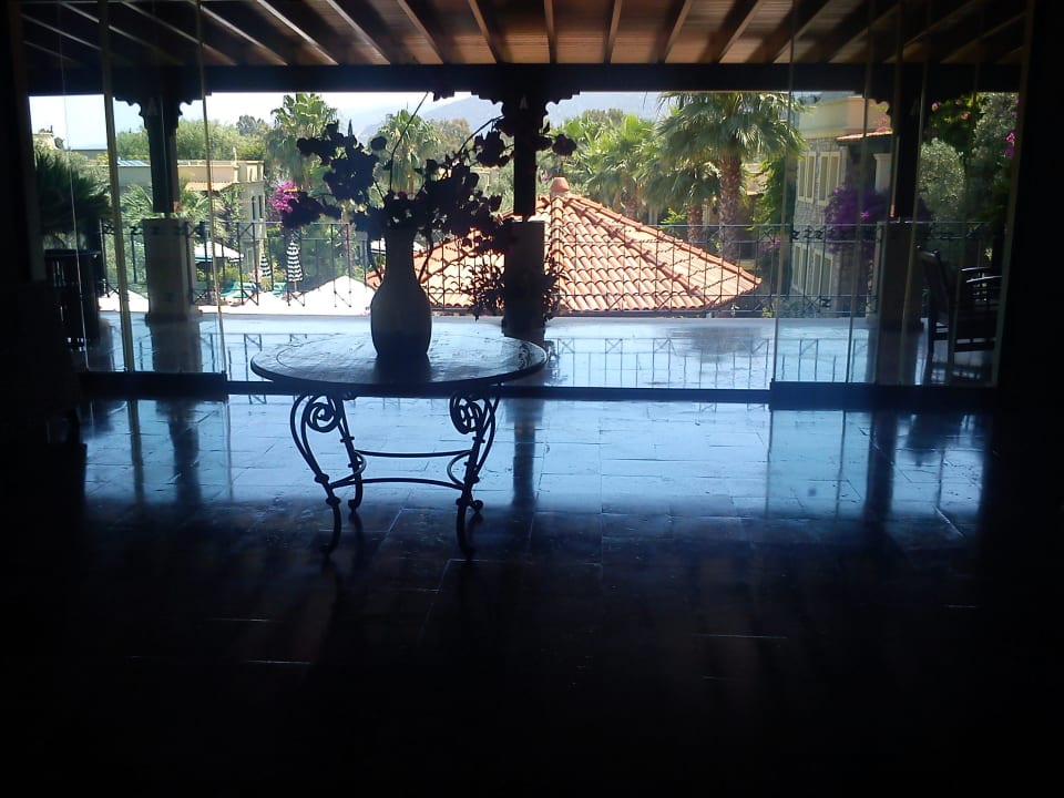 Im Eingangsbereich Hotel Zeytinada
