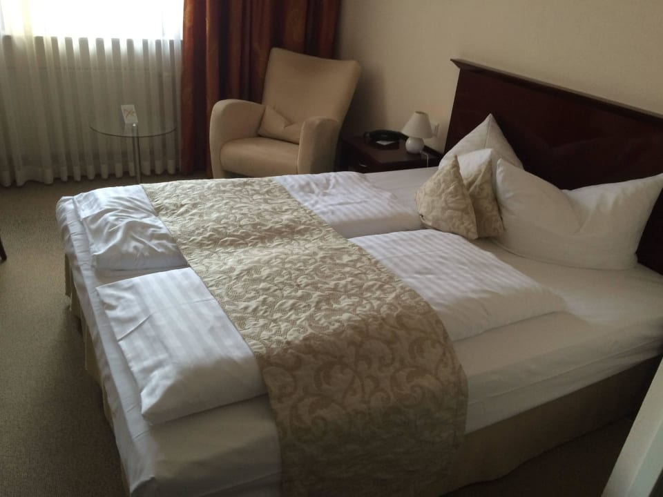 Zimmer rechter Teil Hotel Stadt Tübingen