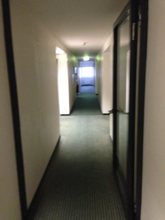 Flur zum Zimmer Premier Inn Stuttgart Airport