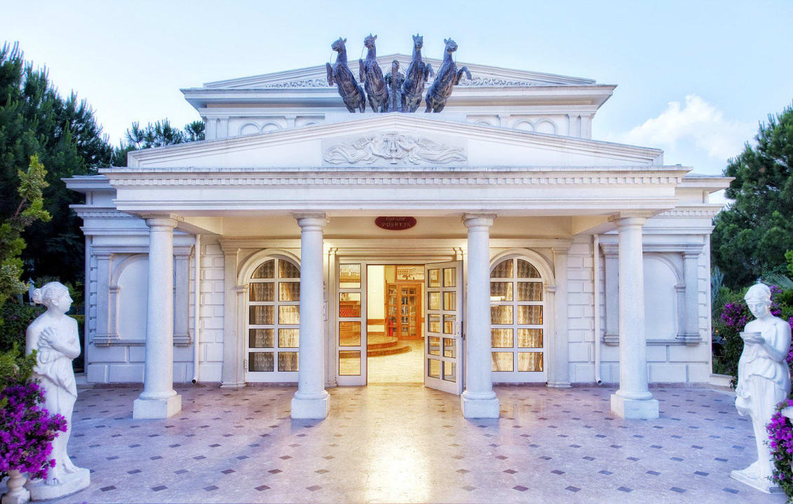 Pushkin Cafe  Kremlin Palace