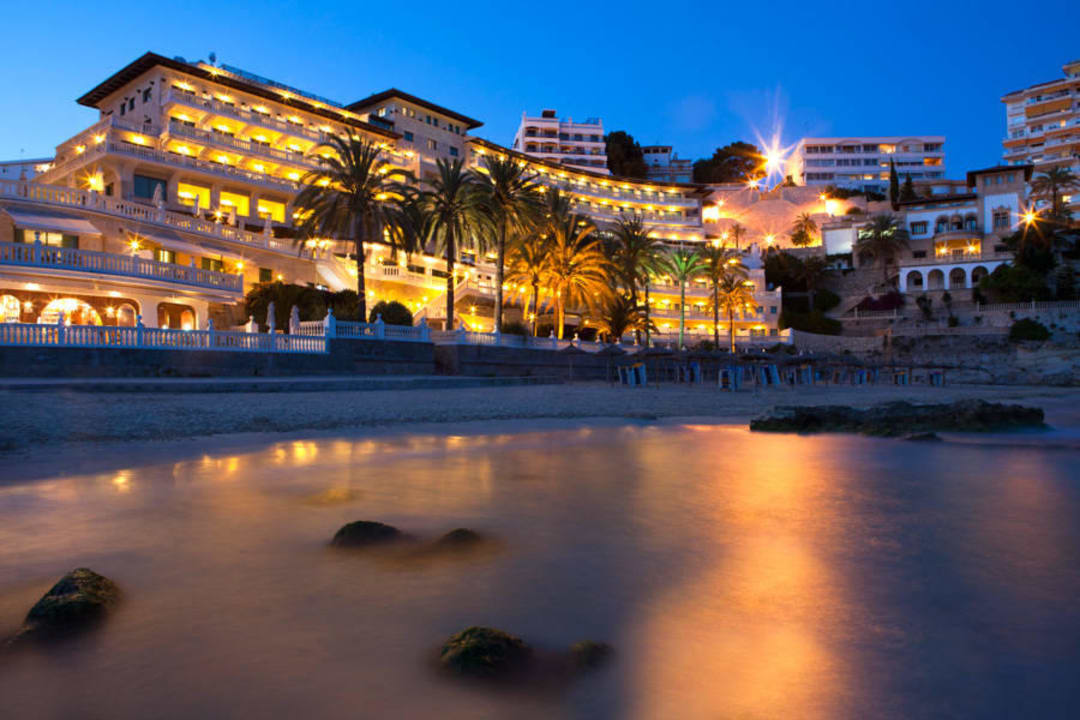 Außenansicht bei Nacht Hotel Nixe Palace