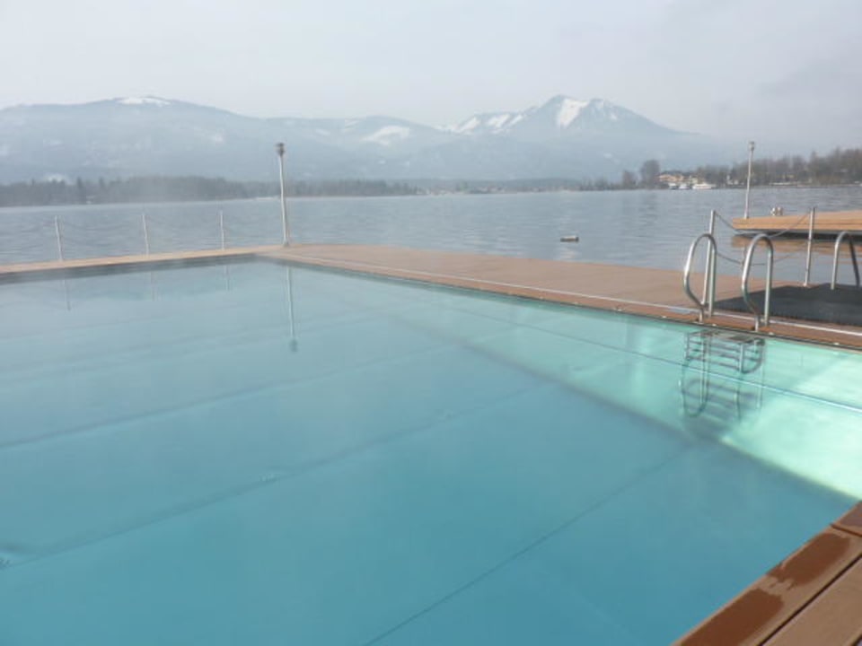 Pool der in den See ragt Romantik Hotel Im Weissen Rössl