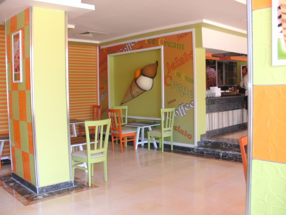Eis & Crepes Bar Beach Albatros Resort