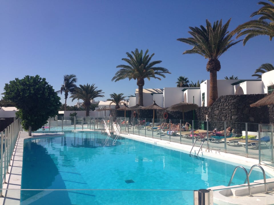 Pool Apartamentos LIVVO Las Gaviotas