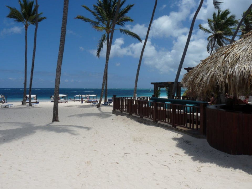 Strand mit der Lounge Punta Cana Princess All Suites Resort & Spa