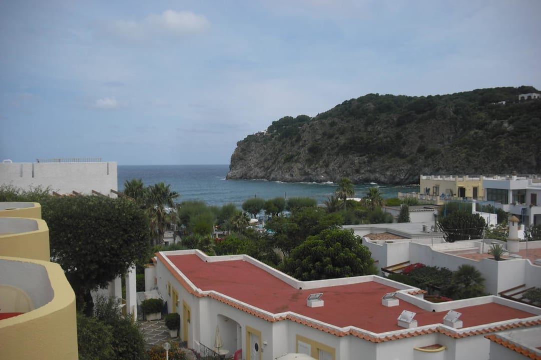 Blick vom Balkon in die Bucht Hotel Tritone Terme & Spa