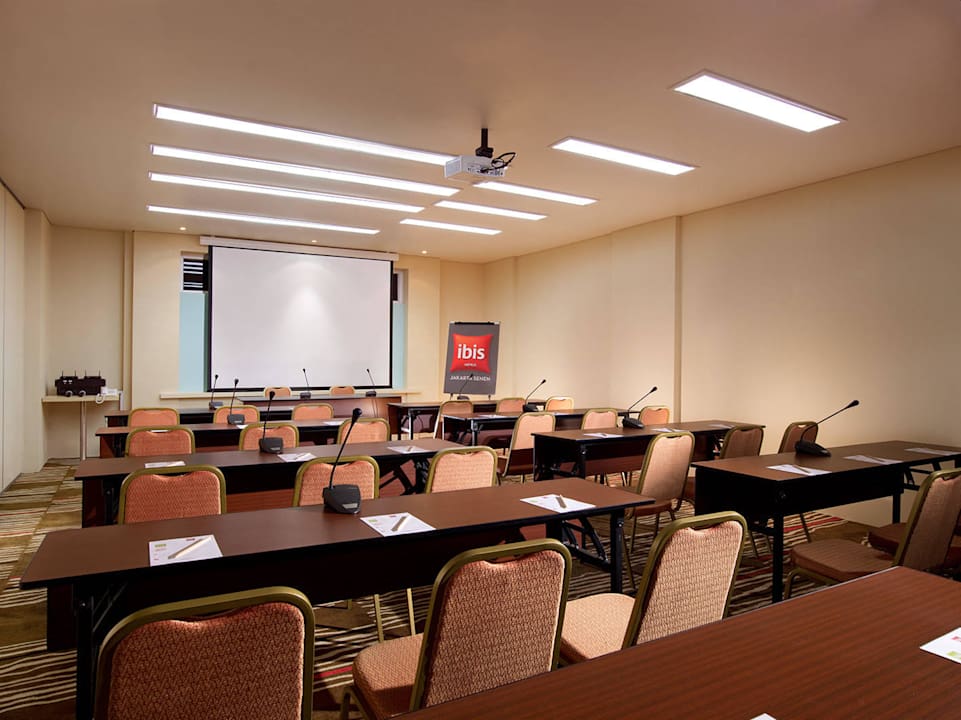 Meeting Room ibis Hotel Jakarta Senen