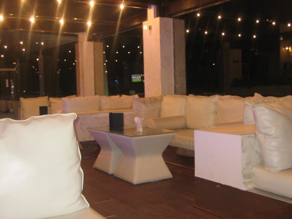 Sitzmöglichkeiten in der Shisha Bar Rixos Al Mairid Ras Al Khaimah