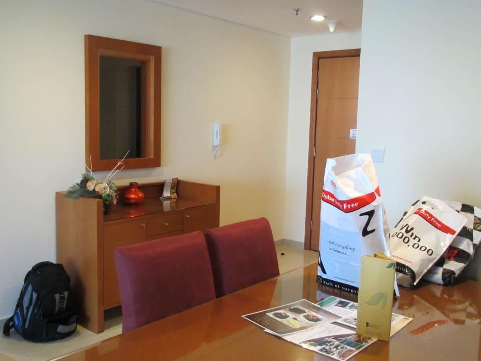 Essecke, etwas zweckentfremdet Chelsea Tower Hotel Apartments