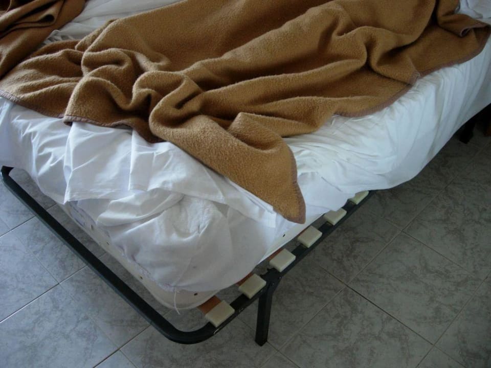 Klappbetten, unbequem, quietschend H10 Las Palmeras