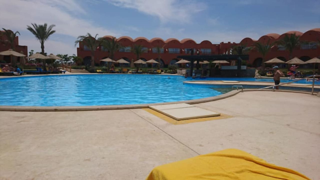 Basen główny Novotel Marsa Alam Beach Resort