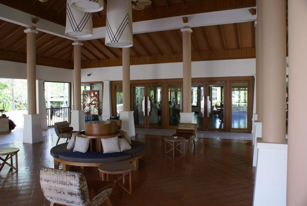 Lobby Hotel Naithonburi Beach Resort