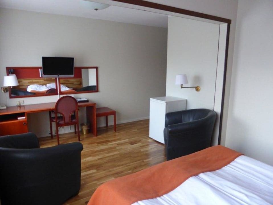 Widok z sypialni na salon Ta Inn Hotel