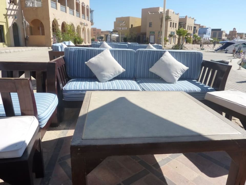 Entspannung vor dem Hotel Captain's Inn Hotel