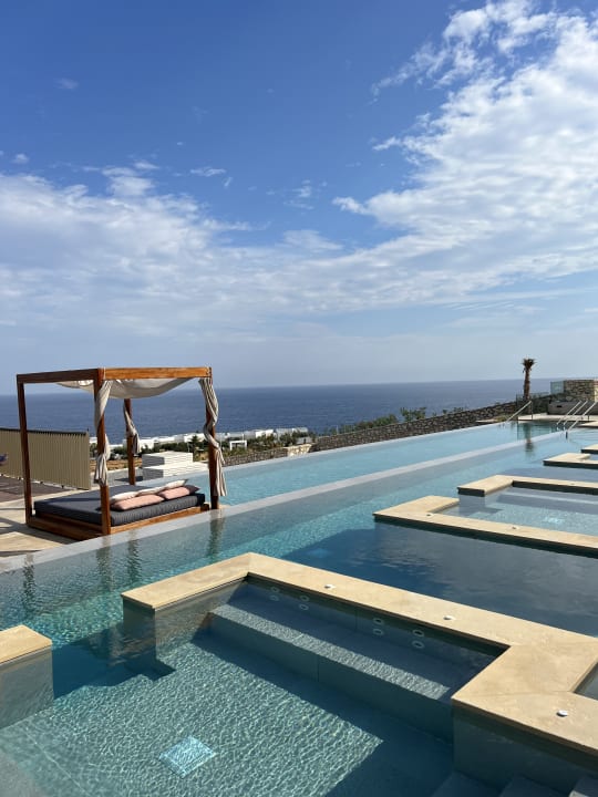 Pool The Royal Senses Resort, Curio Collection by Hilton