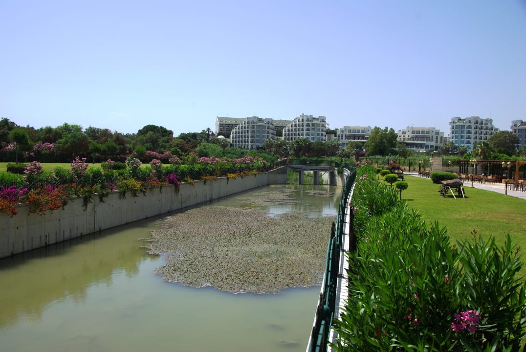 Garten mit Kanal Diamond Excellence Resort & Spa