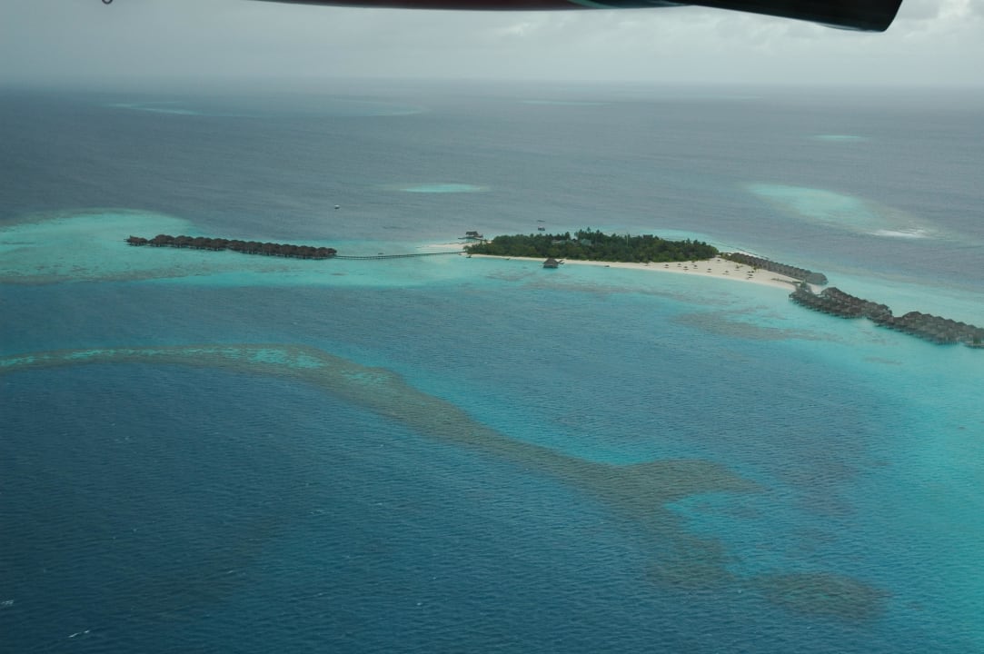 Abflug bei Regen Constance Moofushi Maldives