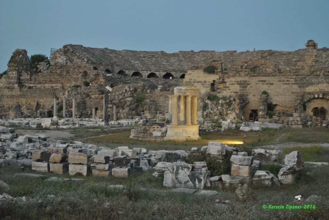 Amphitheater Side Can Garden Beach