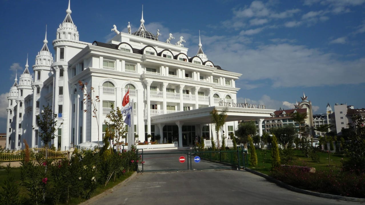 Eingang zum Hotel Side Royal Palace Hotel & Spa