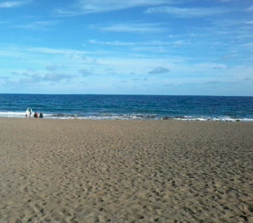 Strand am Hinterausgang  Hotel Las Costas