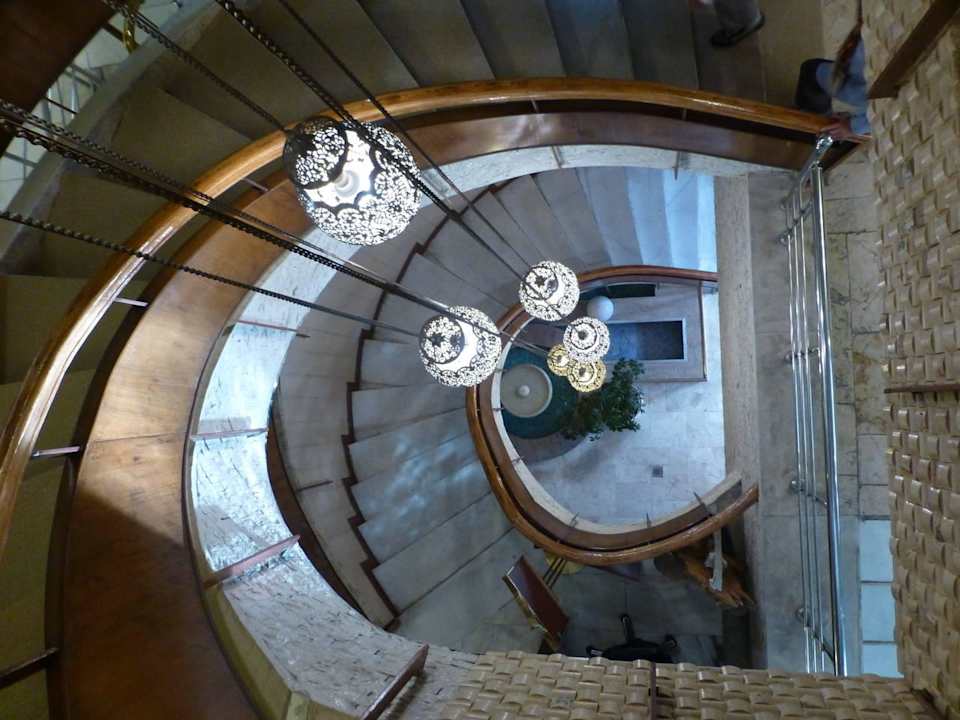 Blick ins Treppenhaus Ali Qapu Hotel