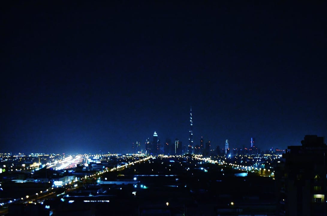 Ausblick bei Nacht Citymax Hotel Al Barsha