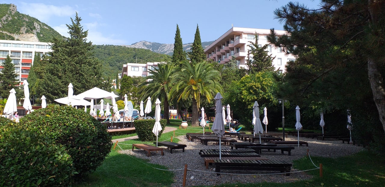 Gartenanlage Iberostar Waves Bellevue