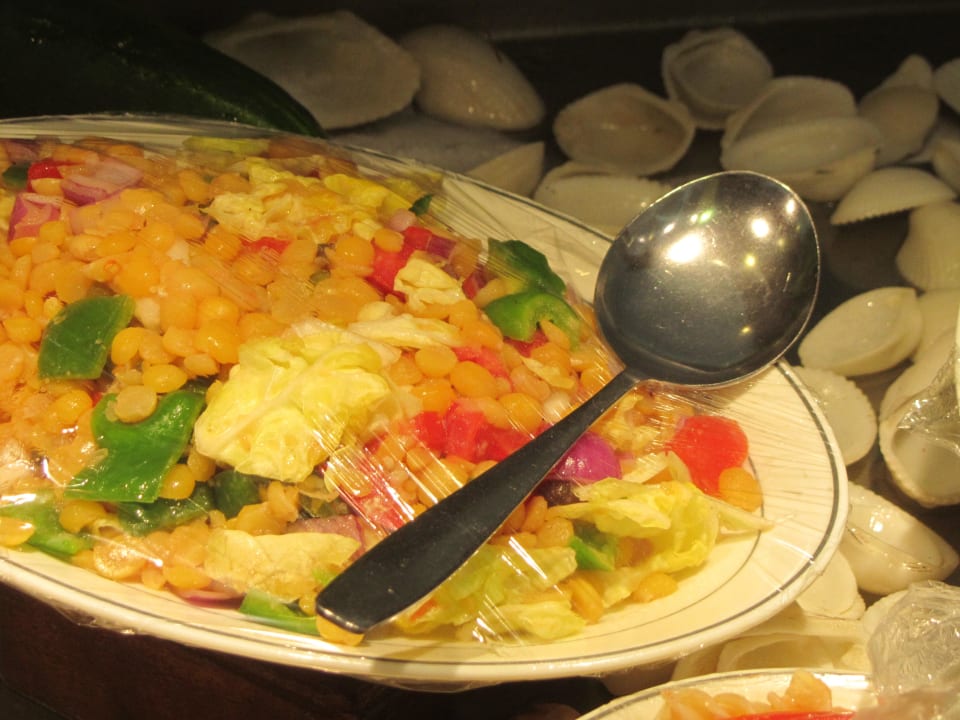 Abgedeckte Speisen Neptune Village Beach Resort & Spa