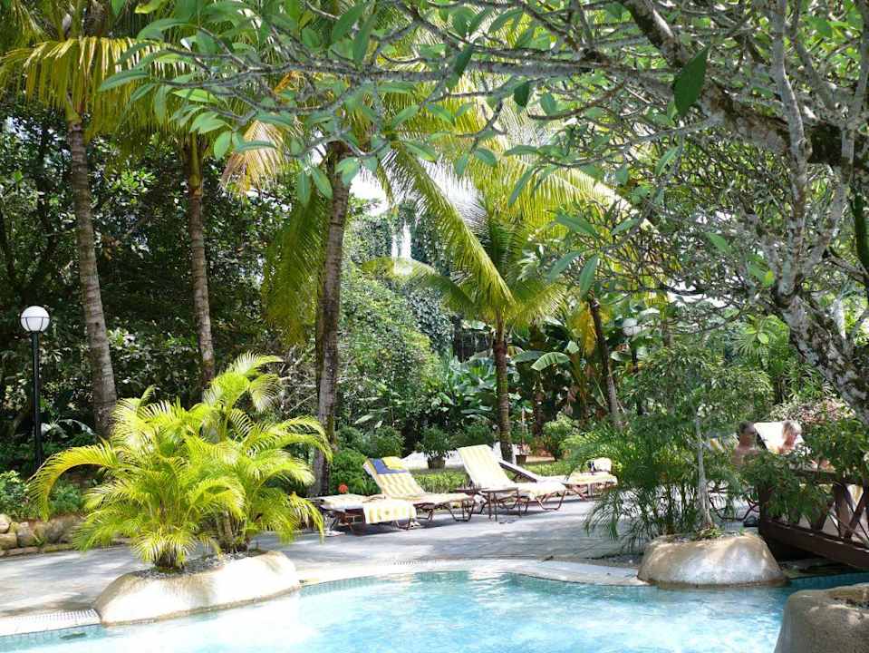 Oberer Pool Damai Beach Resort