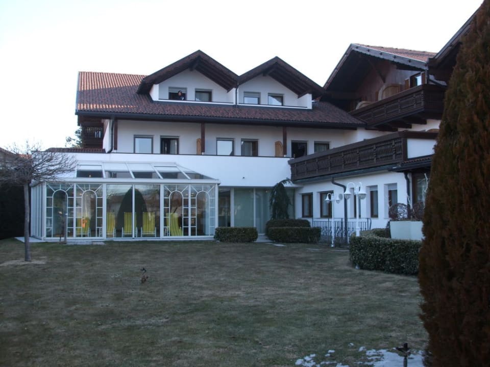Hallenbad und Garten Hotel Oberbrunn