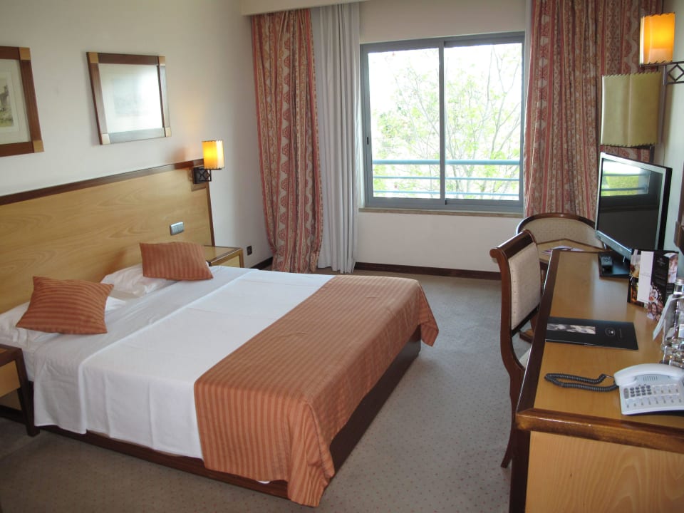 Sehr hartes Bett Hotel Real Oeiras