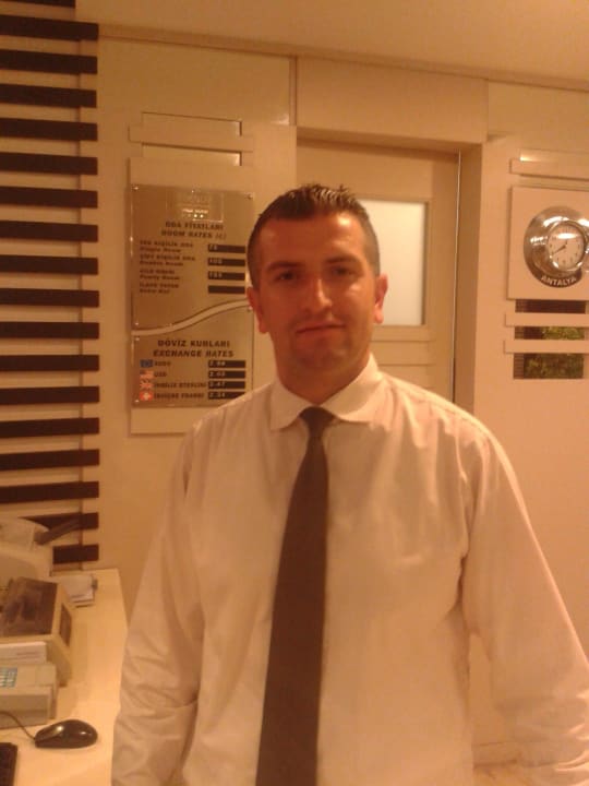 Ugur einer der freundlichen Leute am Empfang Trendy Palm Beach (Adults Only, 16+)