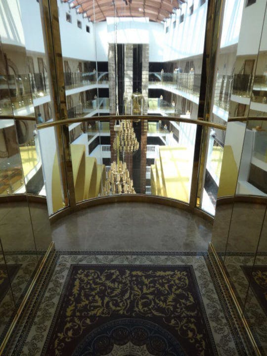 Im Panoramafahrstuhl Granada Luxury Okurcalar