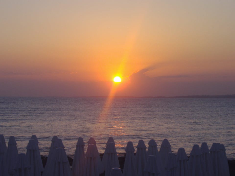 Jeden Abend wunderschöne Sonnenuntergänge Can Garden Beach