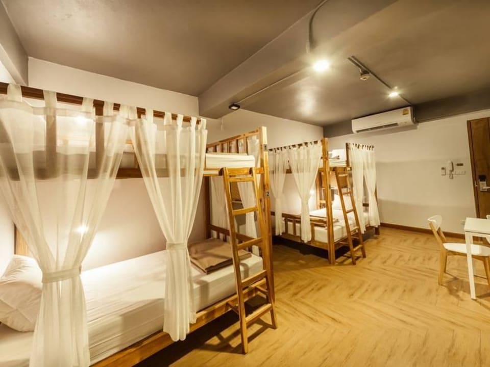 Female dormitory with shared bathroom Metro Pratunam B&B