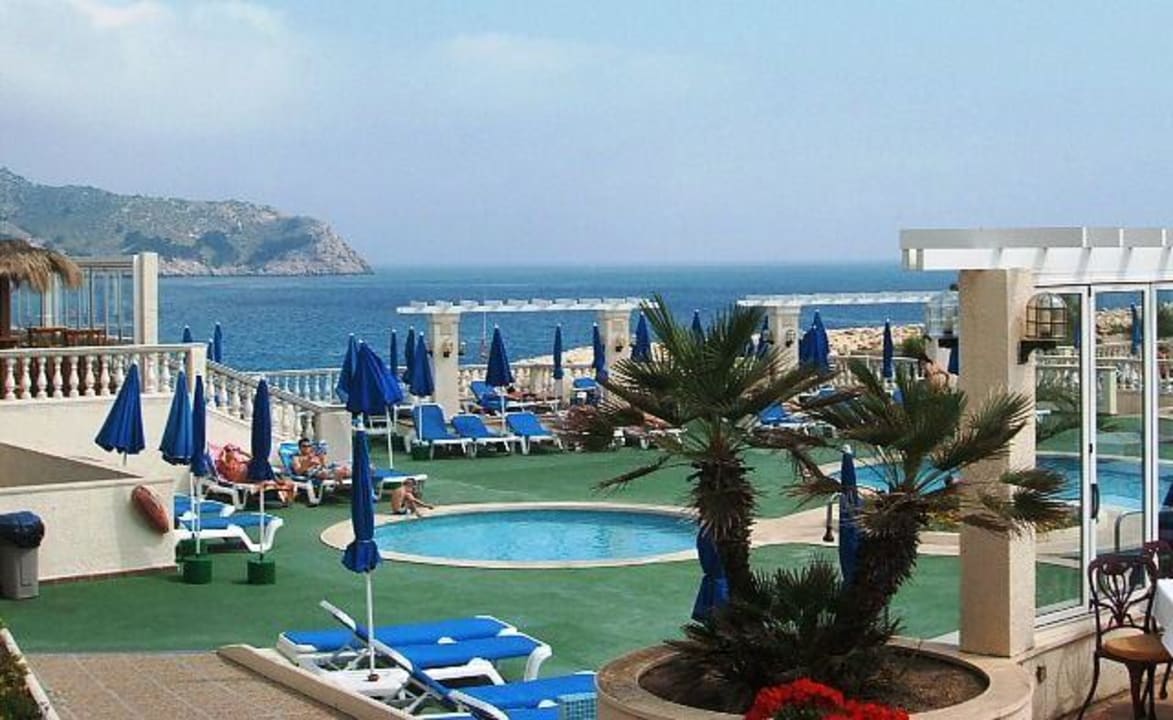 Poollandschaft und Ausblick Parque Nereida Suites Hotel
