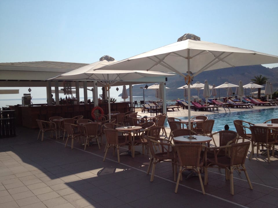 Bar mit Pool und Meer TUI BLUE Lindos Bay