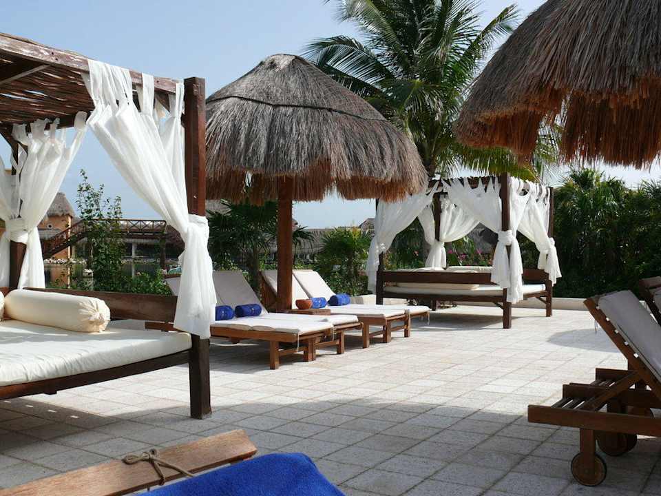 Royal-Pool mit himmlischen Liegen! Grand Palladium Select White Sand Resort & Spa