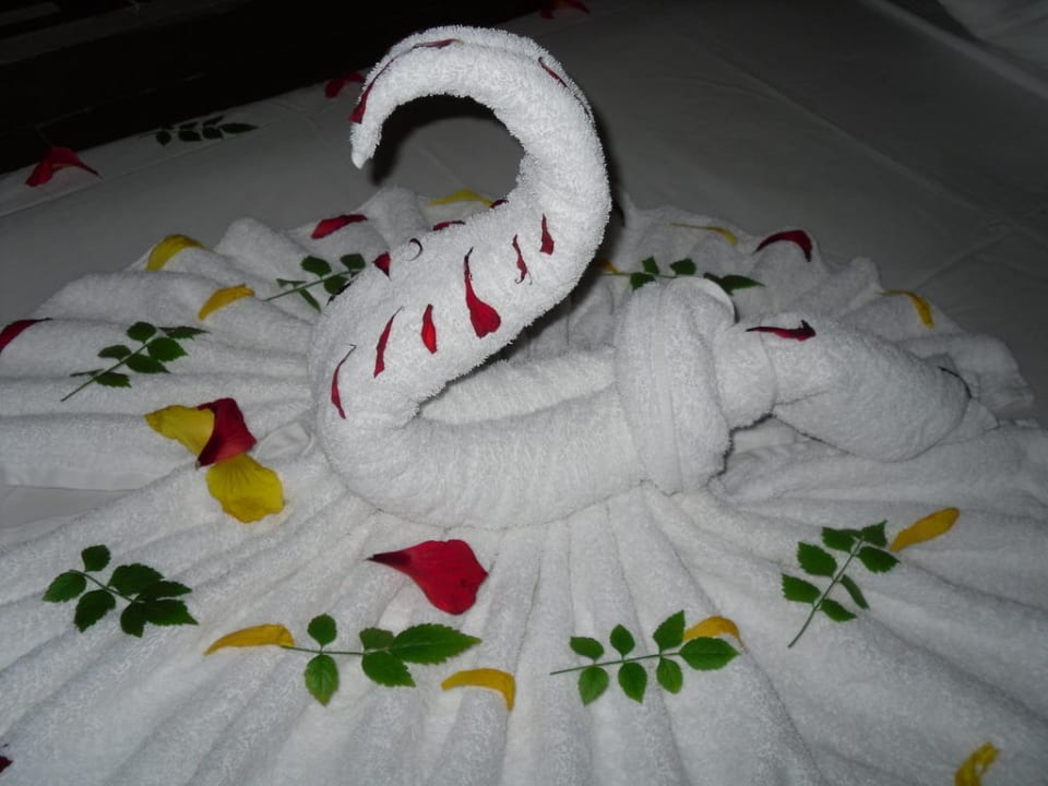 Figur auf dem Bett Stella Beach Resort & Spa Makadi Bay