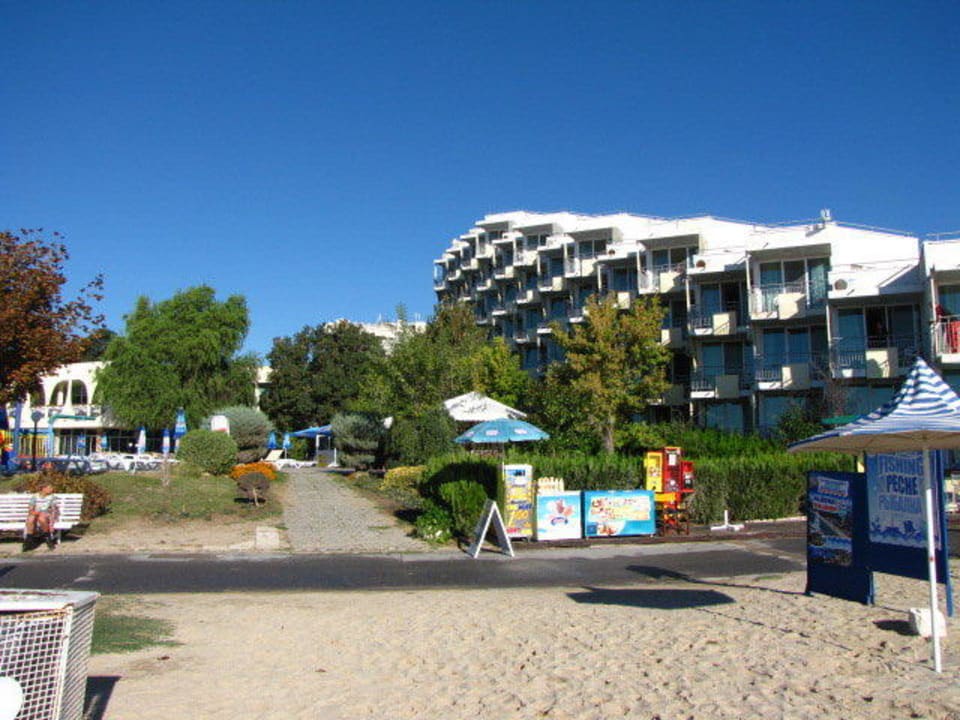 Hotel - nicht so weiß wie auf anderen Bildern Hotel Laguna Beach