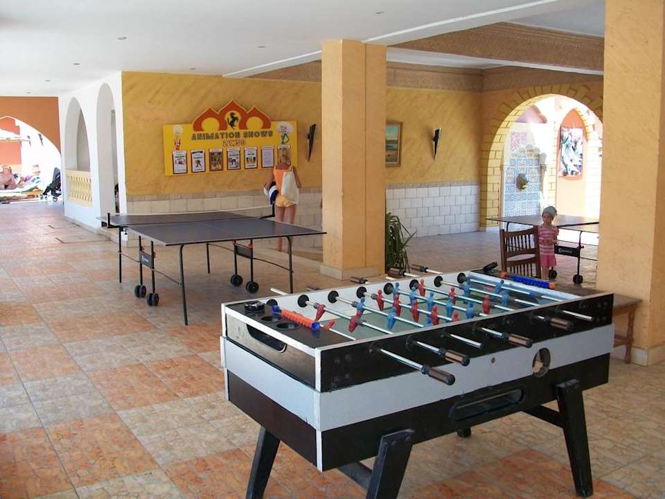 Kickern und Tischtennis direkt am Pool Pickalbatros Alf Leila Wa Leila Resort - Neverland Hurghada