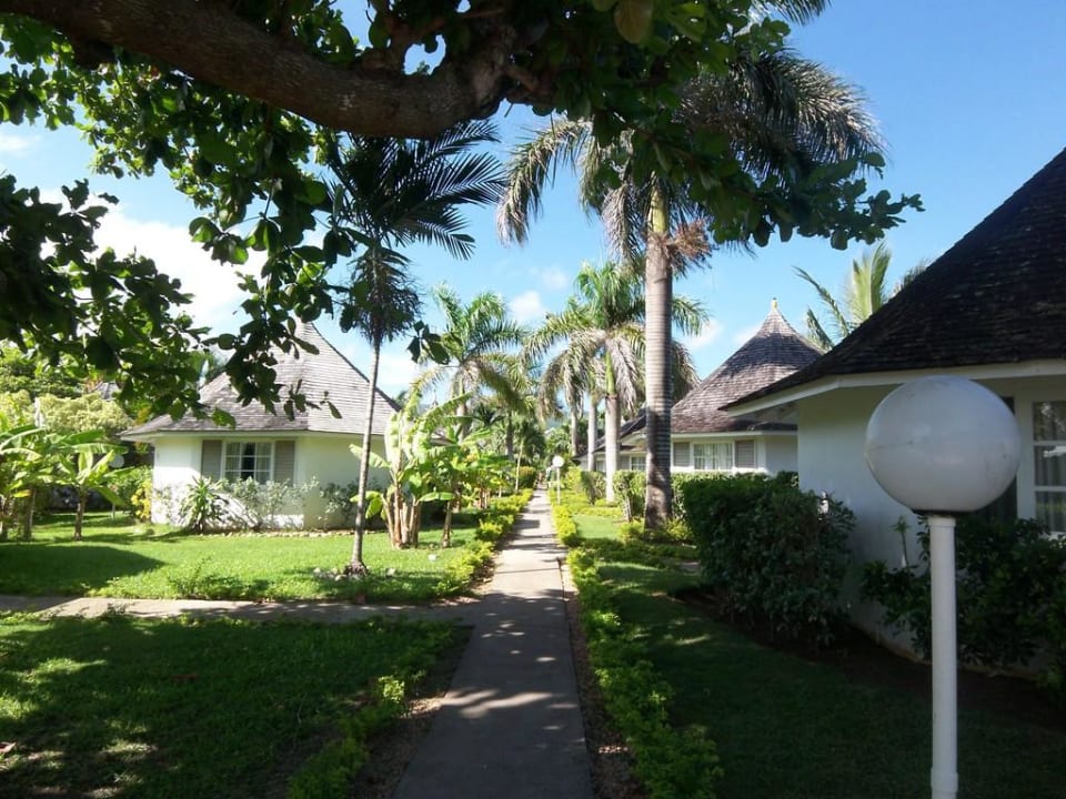 Garten mit Bungalows Grand Muthu Club Caribbean Runaway Bay