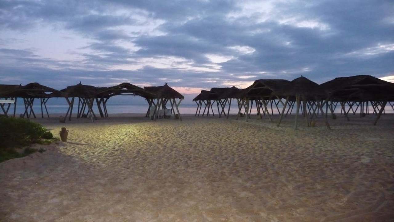 Abendstimmung am Strand The Orangers Beach Resort and Bungalows