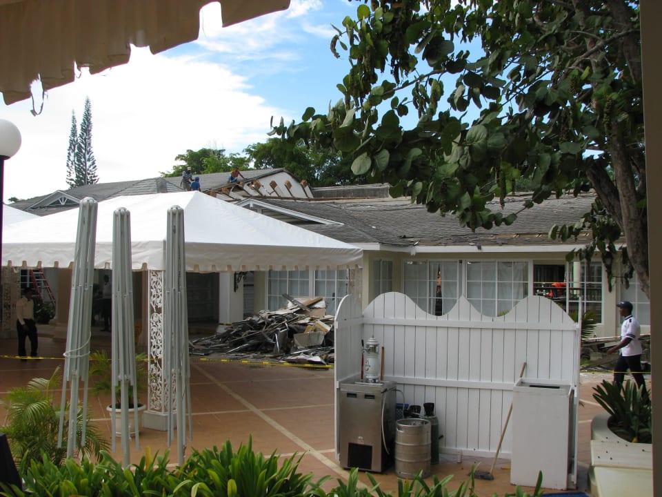 Dacheinsturz Restaurant 19.10.2015 Bahia Principe Grand El Portillo