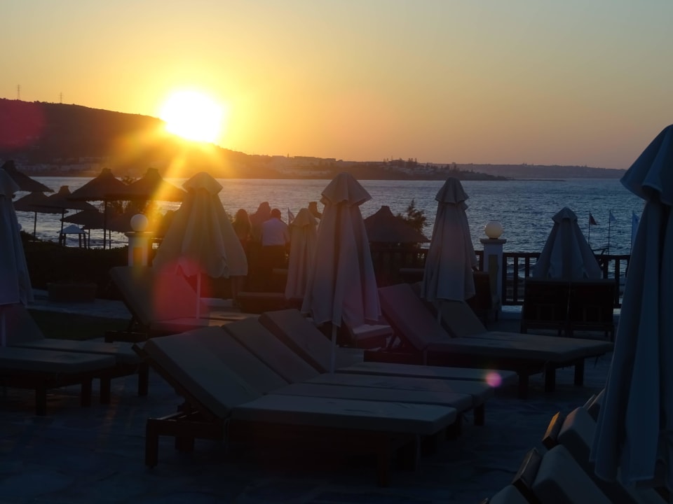 Sonnenuntergang Alexander Beach Hotel & Village Resort